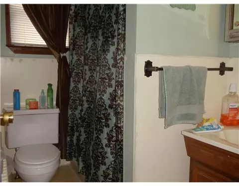 65 Rockland Ave, Woonsocket, RI 02895 photo 7