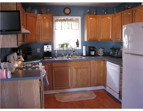 107 Steve Lopes Way, Woonsocket, RI 02895 photo 9