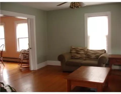 38 Glen Rd, Woonsocket, RI 02895 photo 6