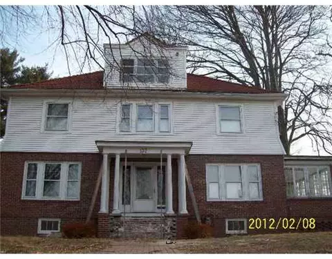 137 Oakley Rd, Woonsocket, RI 02895 photo 1