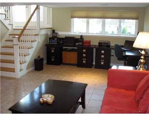 21 Ellen Ln, Cranston, RI 02921 photo 10