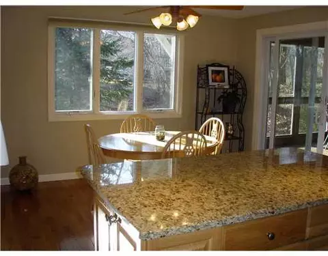 21 Ellen Ln, Cranston, RI 02921 photo 4