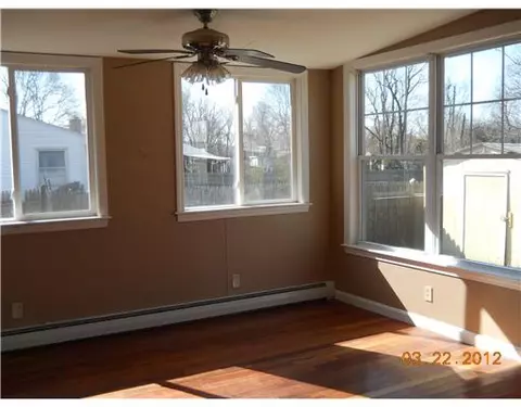 654 Sandy Ln, Warwick, RI 02889 photo 9