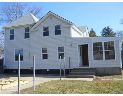 654 Sandy Ln, Warwick, RI 02889 photo 2