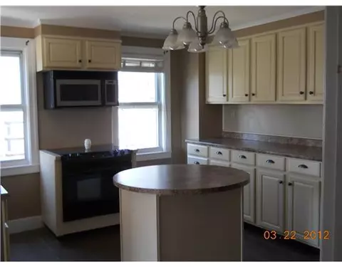 654 Sandy Ln, Warwick, RI 02889 photo 3