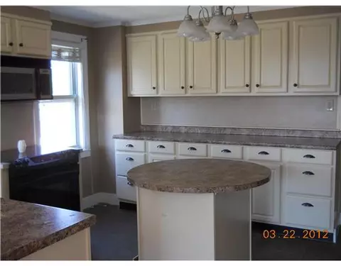 654 Sandy Ln, Warwick, RI 02889 photo 5
