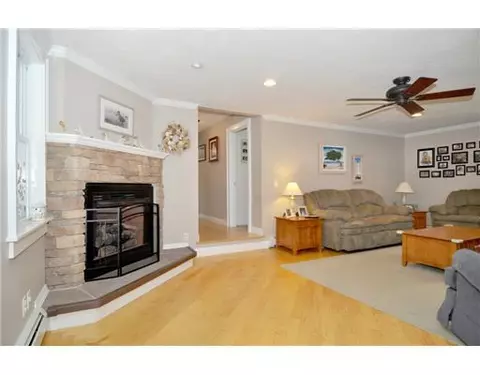 20 Ada Dr, Glocester, RI 02814 photo 2