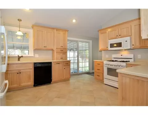 20 Ada Dr, Glocester, RI 02814 photo 3