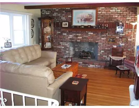 100 Gray St, Warwick, RI 02889 photo 8