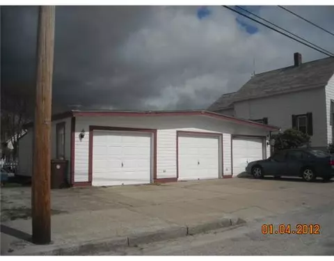 66 Vose St, Woonsocket, RI 02895 photo 3