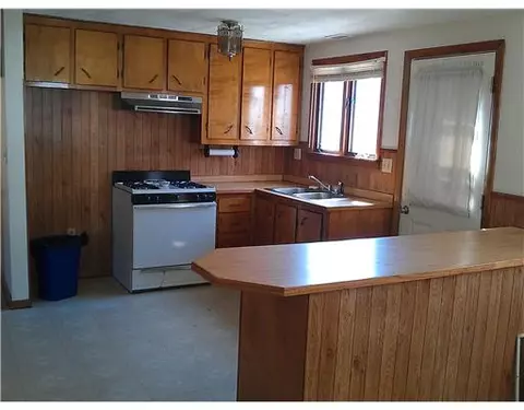 42 Winter Ave, Warwick, RI 02889 photo 3