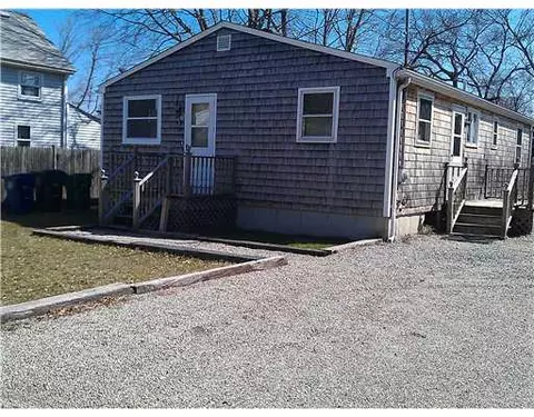 42 Winter Ave, Warwick, RI 02889 photo 1