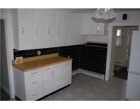 43 Dexter St, Woonsocket, RI 02895 photo 3