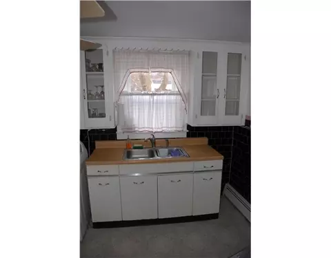 43 Dexter St, Woonsocket, RI 02895 photo 4