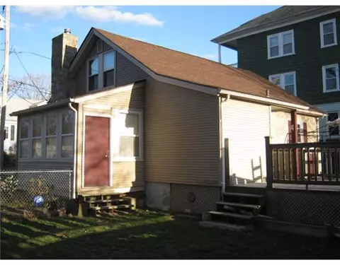 124 Rutland St, Woonsocket, RI 02895 photo 3