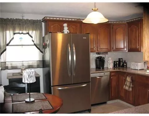 197 Capwell Ave, Woonsocket, RI 02895 photo 5