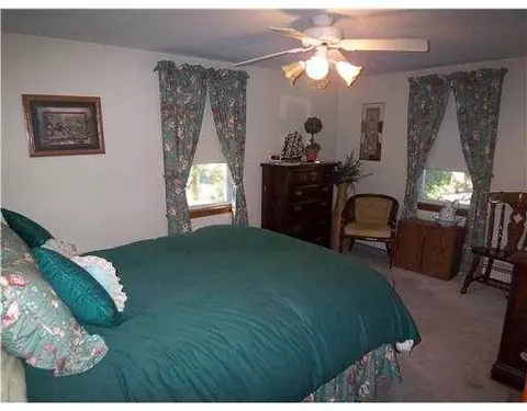 26 Forbes St, Warwick, RI 02886 photo 9