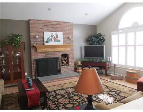 81 Prides Crossing Lane Ln, Saunderstown, RI 02874 photo 3