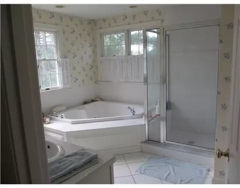 81 Prides Crossing Lane Ln, Saunderstown, RI 02874 photo 12