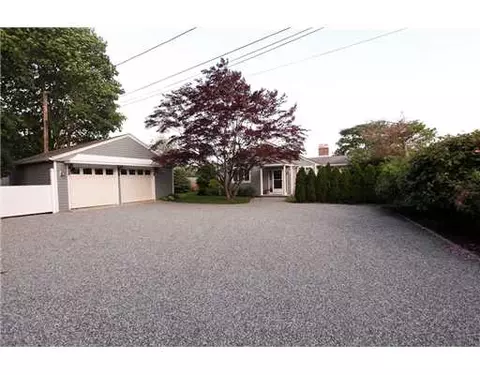 40 Sylvia Dr, Warwick, RI 02886 photo 2
