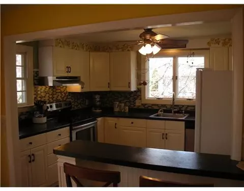 3 Longfellow Dr, Coventry, RI 02816 photo 2