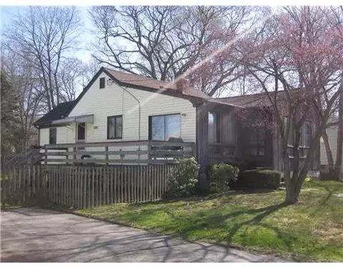 21 Sutton Ave, Warwick, RI 02889 photo 3