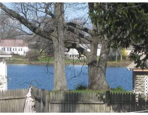 21 Sutton Ave, Warwick, RI 02889 photo 4