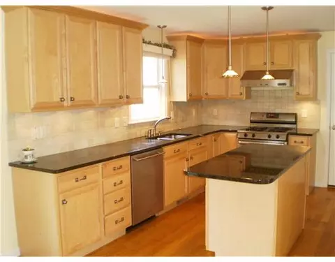 21 Patrick Way, Warwick, RI 02886 photo 4