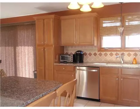 22 Lilac Cir, Cranston, RI 02920 photo 9