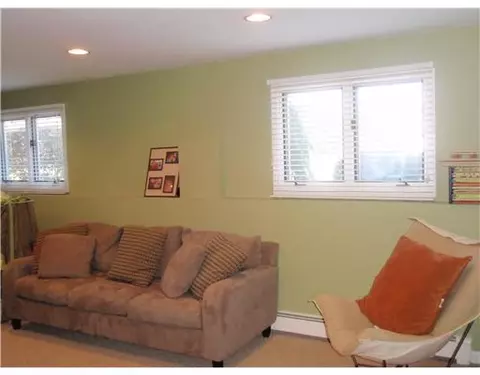 22 Lilac Cir, Cranston, RI 02920 photo 18