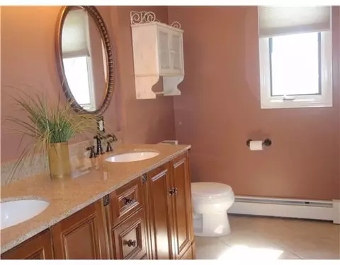 22 Lilac Cir, Cranston, RI 02920 photo 12