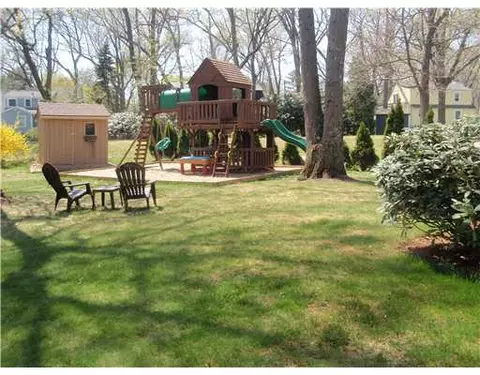 22 Lilac Cir, Cranston, RI 02920 photo 3