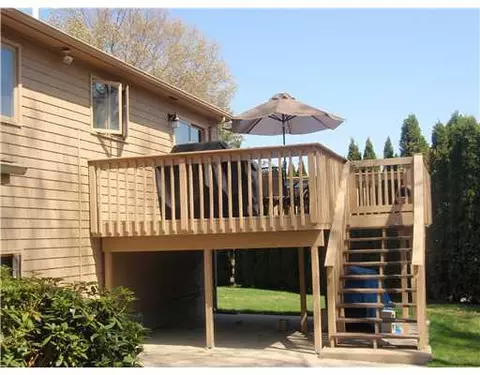22 Lilac Cir, Cranston, RI 02920 photo 4