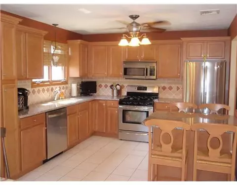 22 Lilac Cir, Cranston, RI 02920 photo 8