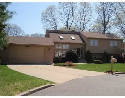 22 Lilac Cir, Cranston, RI 02920 photo 1