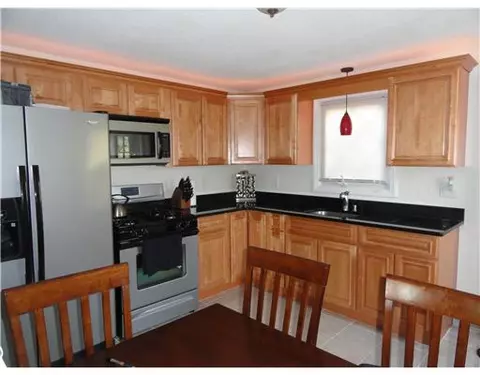 32 Cliffe Ave, Woonsocket, RI 02895 photo 5