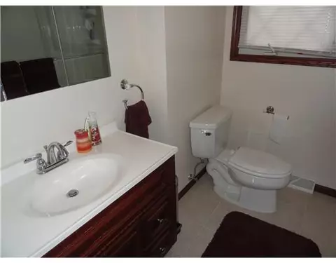 32 Cliffe Ave, Woonsocket, RI 02895 photo 7