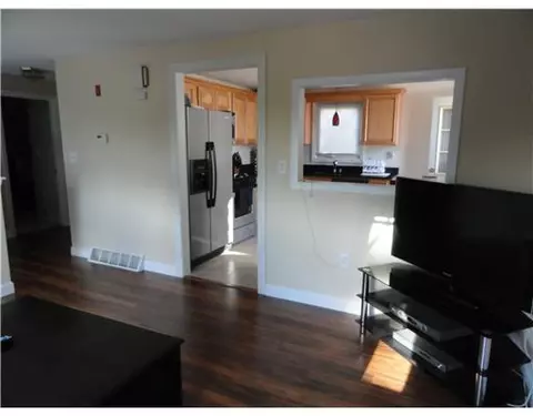 32 Cliffe Ave, Woonsocket, RI 02895 photo 4