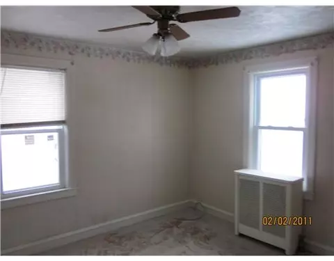 866 Warwick Ave, Warwick, RI 02889 photo 3