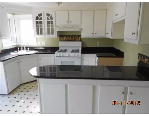 16 Winifred Ave, Warwick, RI 02889 photo 4