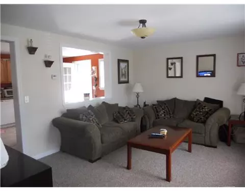 4 Call St, Warwick, RI 02889 photo 6