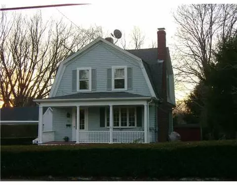 97 Beach St, Westerly, RI 02891 photo 2