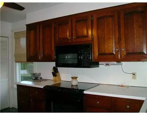 97 Beach St, Westerly, RI 02891 photo 4
