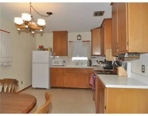 152 Getchell Ave, Woonsocket, RI 02895 photo 2
