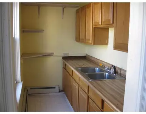 76 Chester St, Woonsocket, RI 02895 photo 4