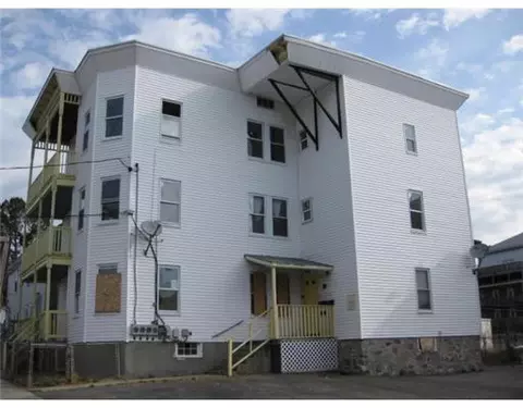 76 Chester St, Woonsocket, RI 02895 photo 2