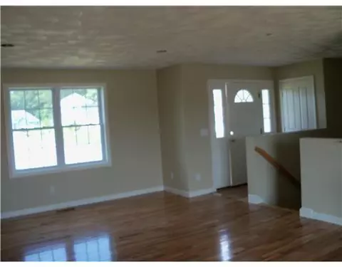 70 Fieldside Dr, Woonsocket, RI 02895 photo 5