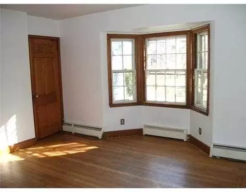 550 E Main Rd, Middletown, RI 02842 photo 4