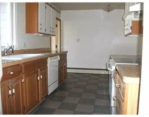 550 E Main Rd, Middletown, RI 02842 photo 2