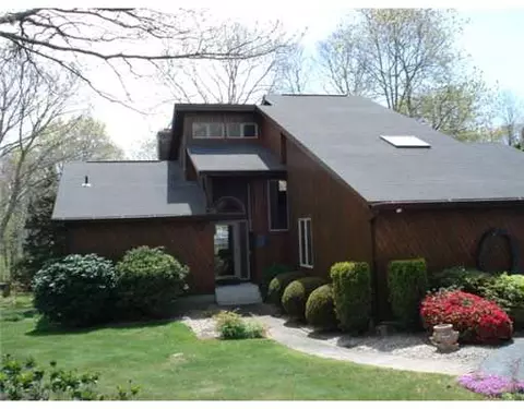 8 Seacrest Dr, Westerly, RI 02891 photo 1